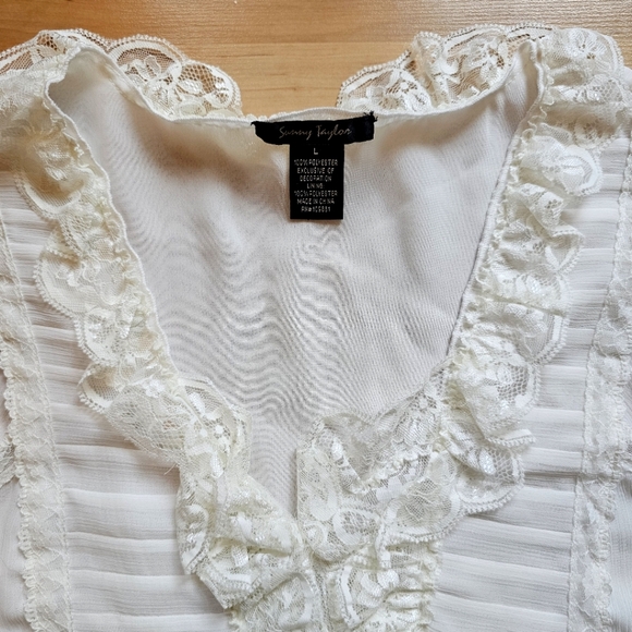 NWT Sunny Taylor Blouse White with Lace Trim and Accents - Picture 6 of 7